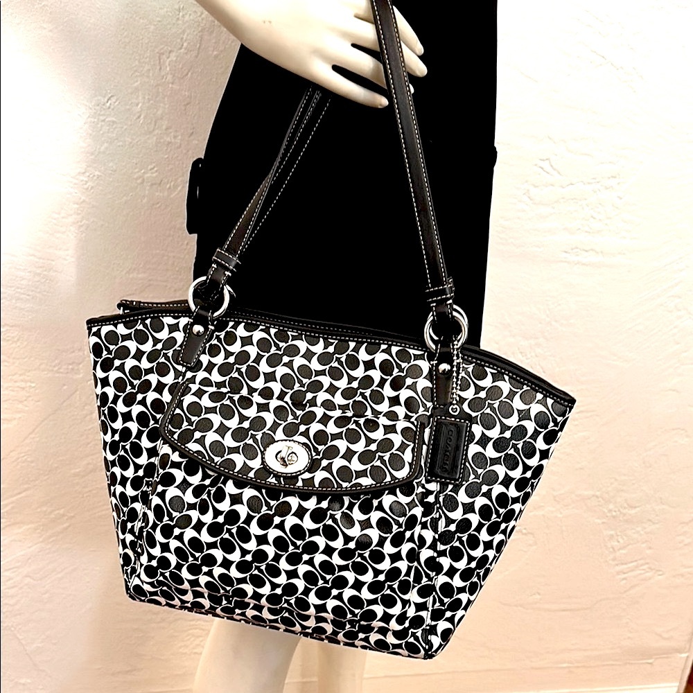 Coach Chelsea Leah Black and White signature carry all Shoulder Bag